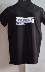 تیشرت آستین کوتاه تابستانه جنس نخ پنبه رنگ مشکی طرح diligent- کد 70
